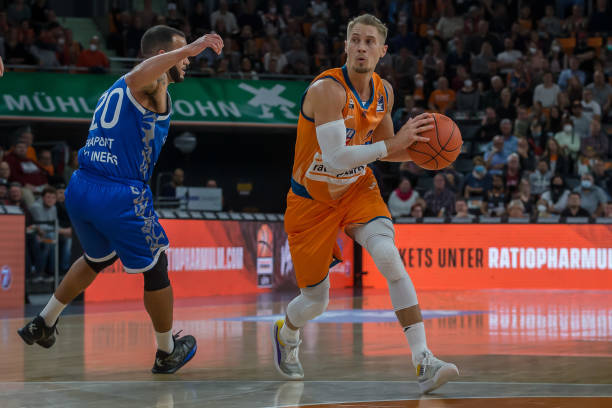 他们不仅是 他们不仅是