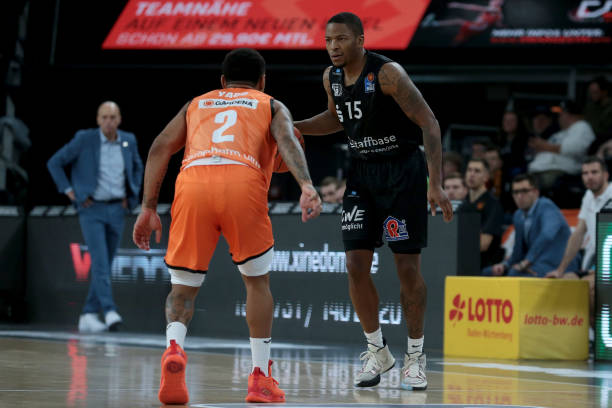 一位名叫亚 一位名叫亚